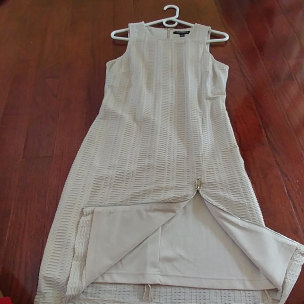 Dress - Picture 4 of 6